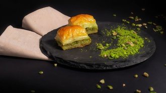 Fıstıklı Baklava (4 Dilim) görseli