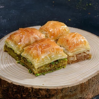 Karışık Baklava (1,5 kg.) görseli
