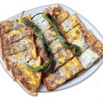 Kıymalı Yumurtalı Pide görseli