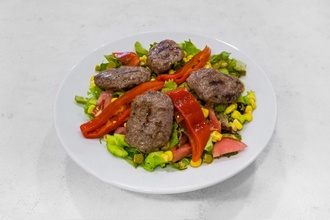 Organik Köfteli Salata görseli