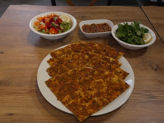 Lahmacun görseli