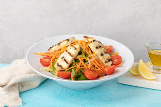 Izgara Hellim Peynirli Salad görseli