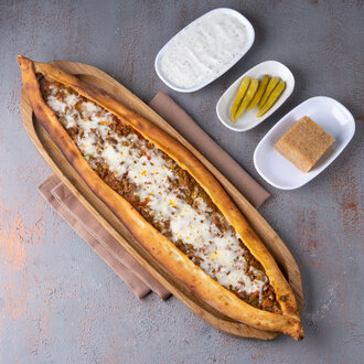 Kuşbaşılı Kaşarlı Pide görseli