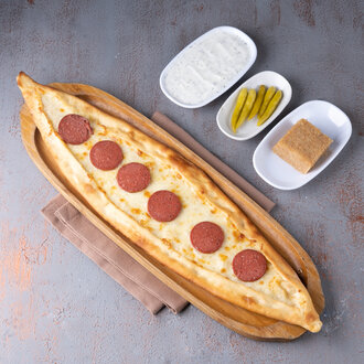 Kaşarlı Sucuklu Pide görseli