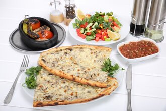 Kaşarlı Mantarlı Pide görseli
