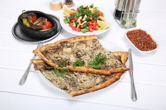 Kuşbaşılı Mantarlı Pide görseli