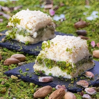 Fıstıklı Beyaz Çikolatalı Soğuk Baklava (600 gr.) görseli