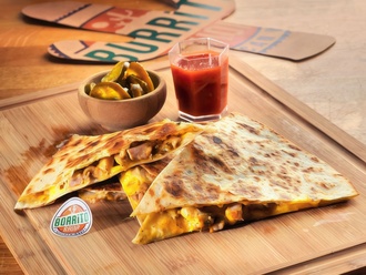 Bomba Atomica Pollo Quesadilla görseli