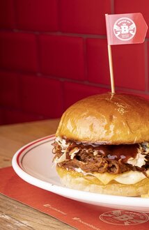 Pulled Beef BBQ Burger görseli