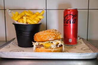 Cheeseburger Menü görseli