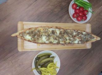 Bafra Usulü Kıymalı Kaşarlı Pide (Açık) görseli