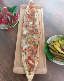 Kıymalı Kaşarlı Domatesli Biberli Pide (Açık) görseli