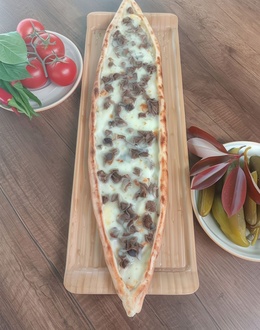 Rize Kavurmalı & Mozzarella Peynirli Pide görseli