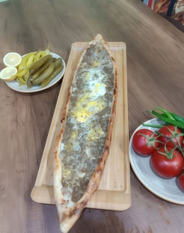 Bafra Usulü Kıymalı Yumurtalı Pide (Açık) görseli