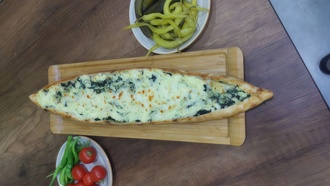 Ispanaklı 4 Peynirli Pide (Açık) görseli