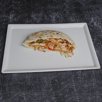Pita Ekmeğine Tavuk Döner görseli