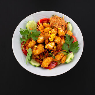 Çıtır Tavuklu Salata görseli
