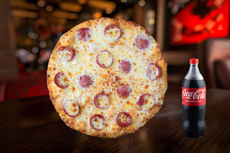 Büyük Boy Pizza + Litrelik İçecek görseli