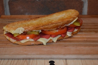 Tire Sucuklu Kaşarlı Tost görseli