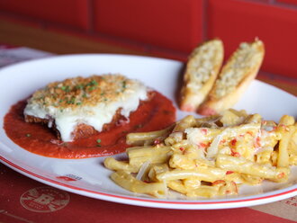 Chicken Parmesan görseli