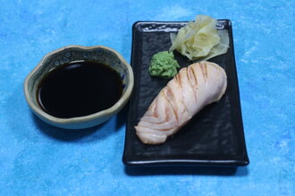 Hot Sake Nigiri (1 Pcs) görseli