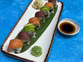 Rainbow Roll (8 Pcs) görseli