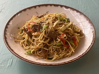 Köri Soslu Noodle görseli