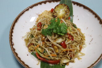 Sebzeli Pad Thai görseli