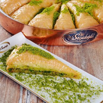 Fıstıklı Havuç Dilimi Baklava (500 gr.) görseli