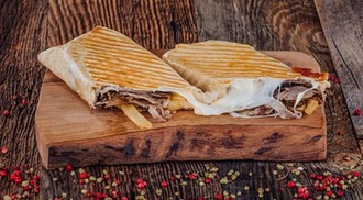 Kaşarlı Et Döner Dürüm görseli