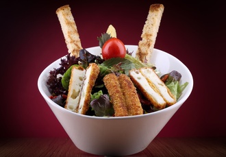 Çıtır Tavuklu Salata görseli