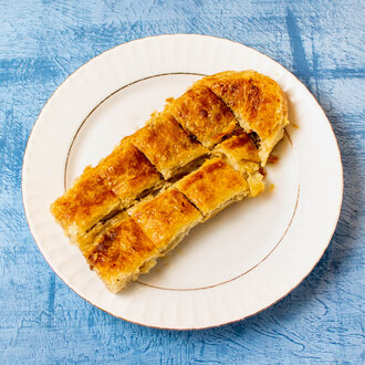 Kıymalı Karaköy Böreği (8 Dilim) (250 gr.) görseli