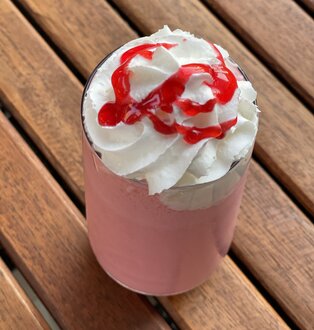 Çilekli Milkshake görseli