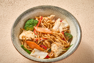 Sarımsaklı Tavuklu Noodle görseli