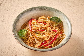 Sebzeli Noodle görseli