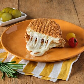 Mozzarella Peynirli Tost görseli
