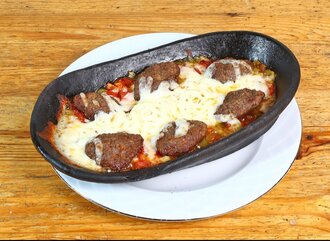 Kiremitte Kaşarlı Mantarlı Köfte görseli