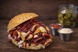 BBQ Soslu İzmir Kumru Sandviç görseli