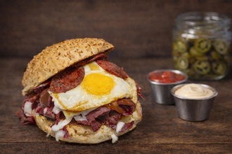 Çemberde Yumurtalı İzmir Sandviç görseli