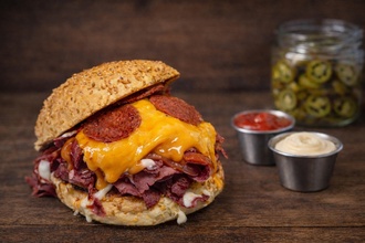 Cheddarlı İzmir Kumru Sandviç görseli