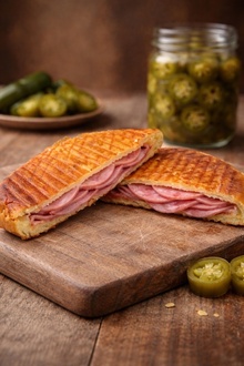 Salamlı Bazlama Tost görseli