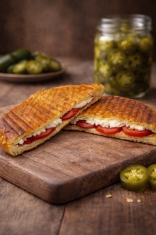 Beyaz Peynirli Bazlama Tost görseli