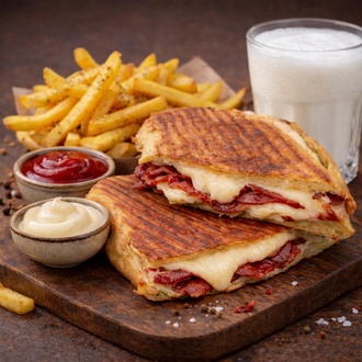 Sanayi Pastırmalı Tost Menü görseli