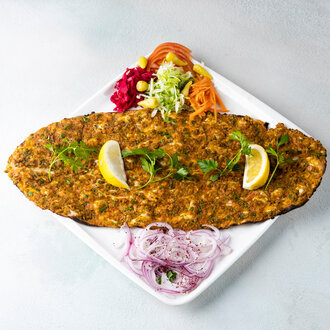 Antep Usulü Lahmacun görseli