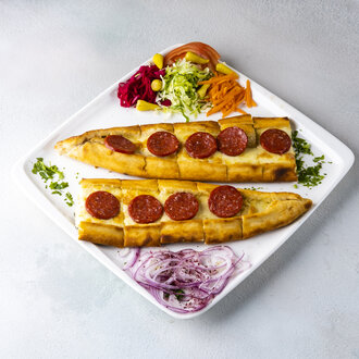 Kaşarlı Sucuklu Pide görseli