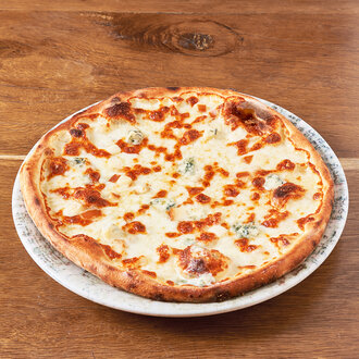 Quattro Formaggi Pizza görseli