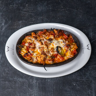 Kiremitte Kaşarlı Tavuk görseli