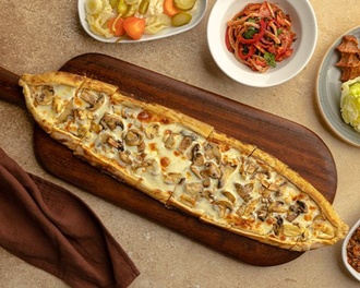 Mantarlı Kaşarlı Pide görseli