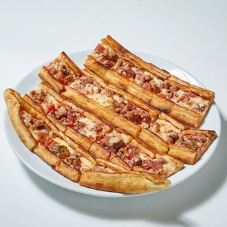 Kuşbaşılı Kaşarlı Pide görseli