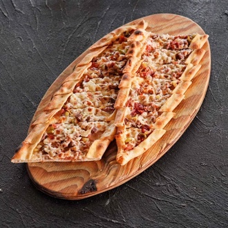 Kuşbaşılı Kaşarlı Pide görseli